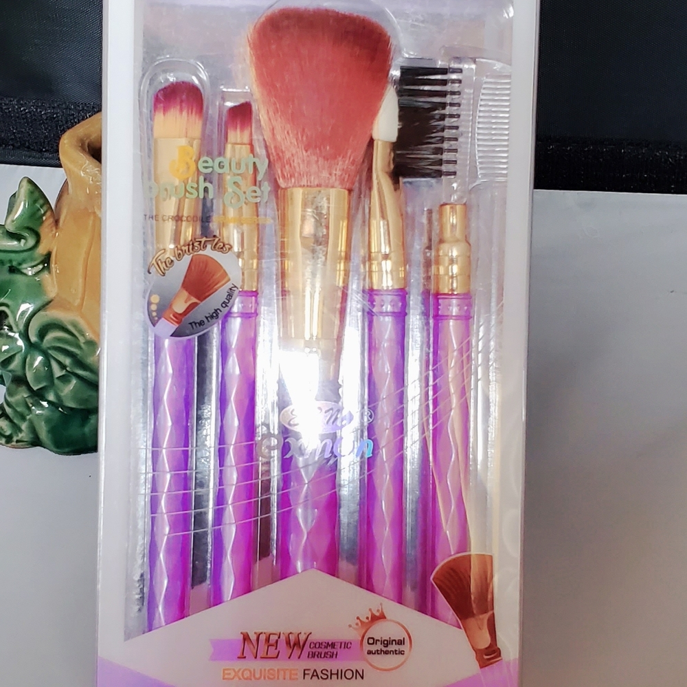Makeup Brush - Picture 2 of 4